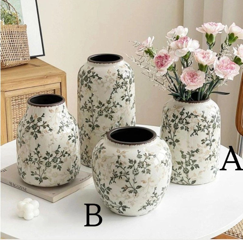 مزهرية سيراميك بتصميم الزهور