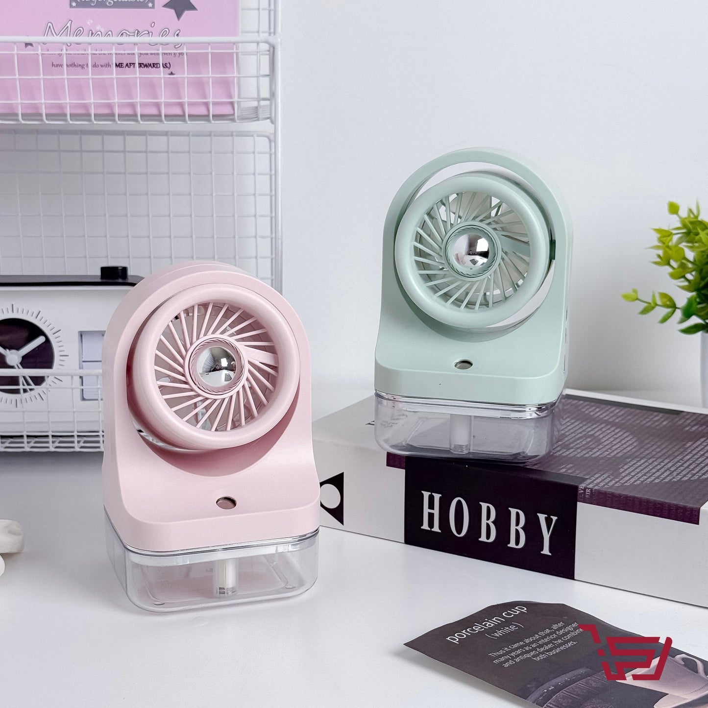 مروحة صغيرة مكتبية مع خزان مياه