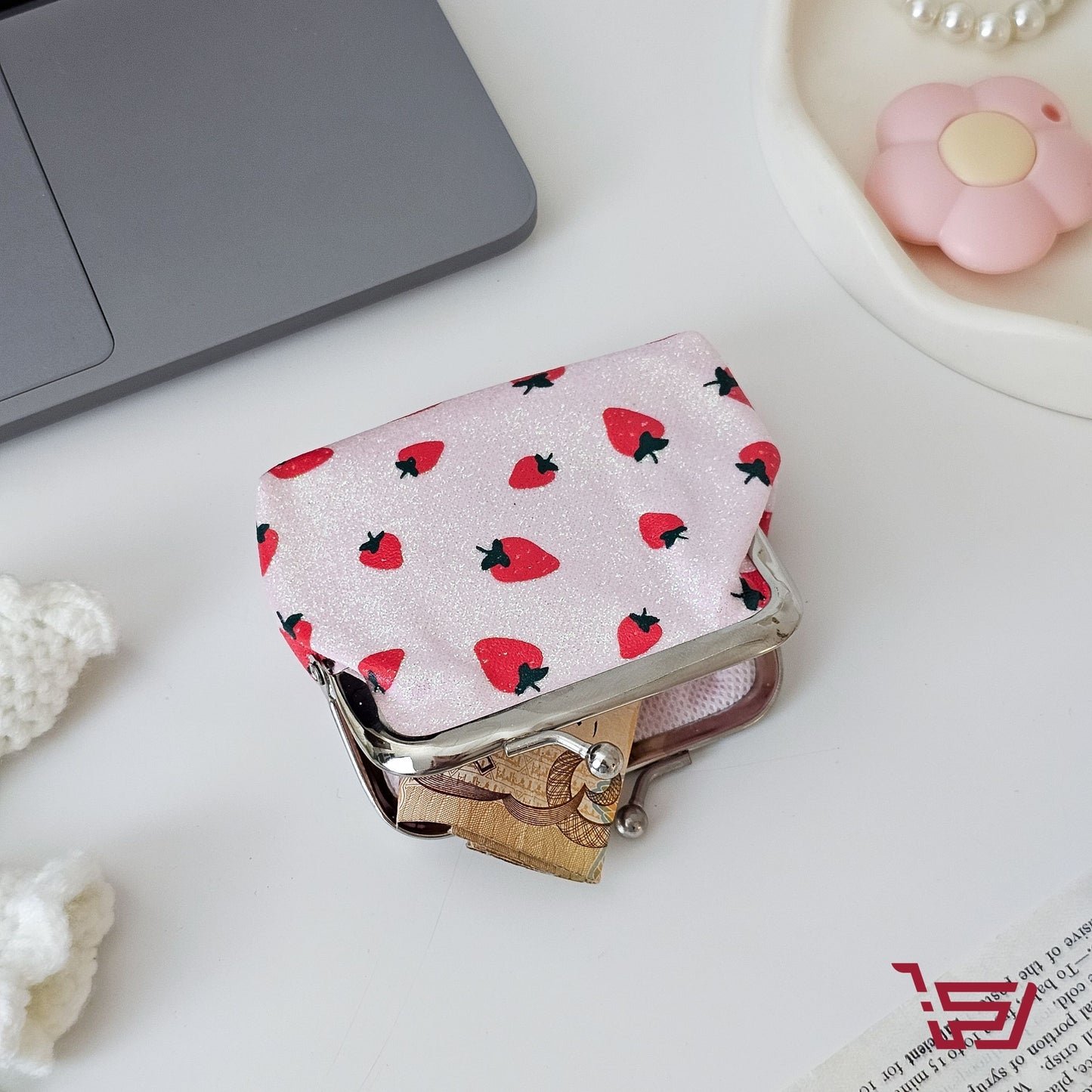 محفظة نقود صغيرة فراولة