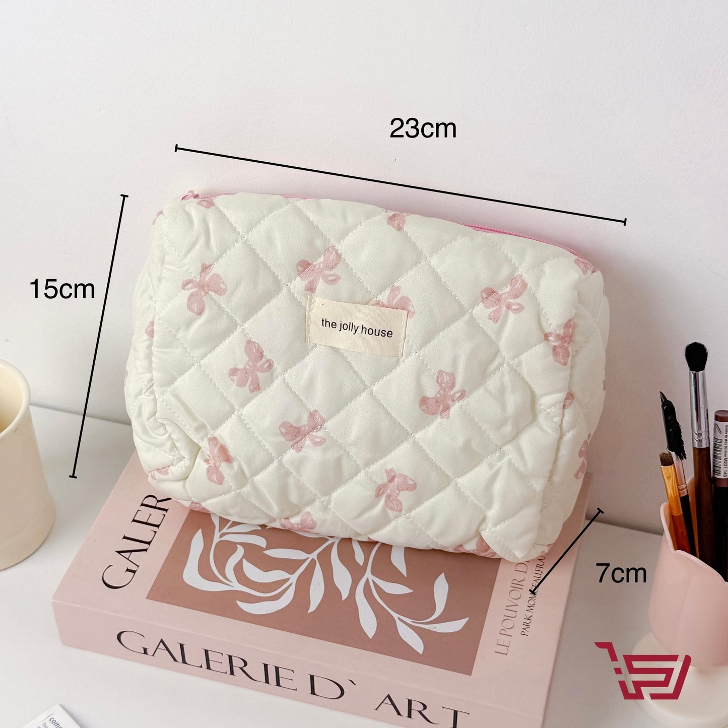 محافظ كوزمتك فيونكة بأحجام مختلفة