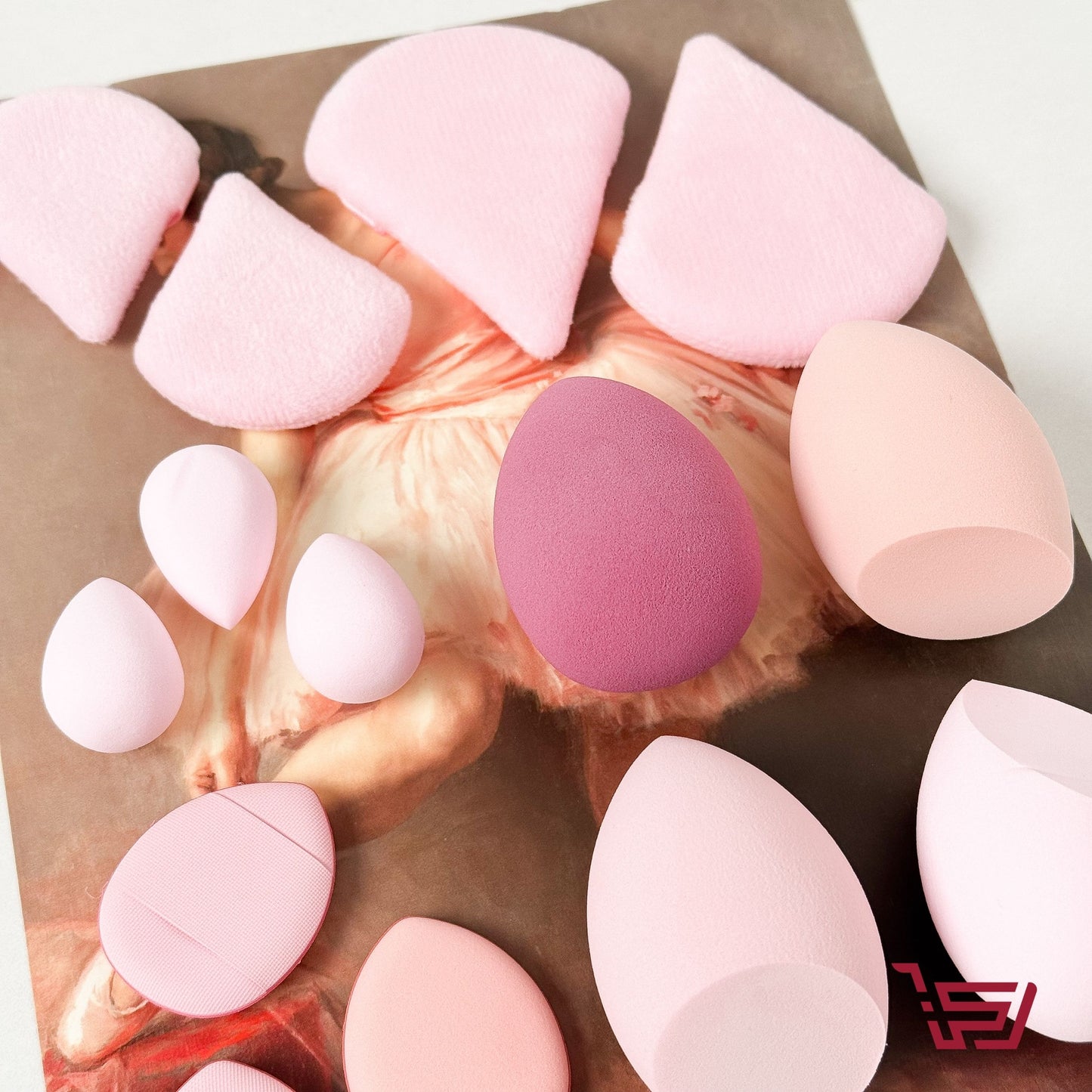 علبة اسفنجات مكياج بأشكال واحجام مختلفة