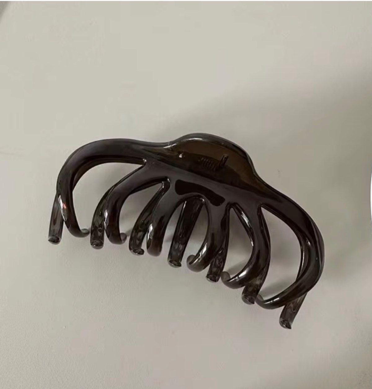 مشبك شعر مخلبي