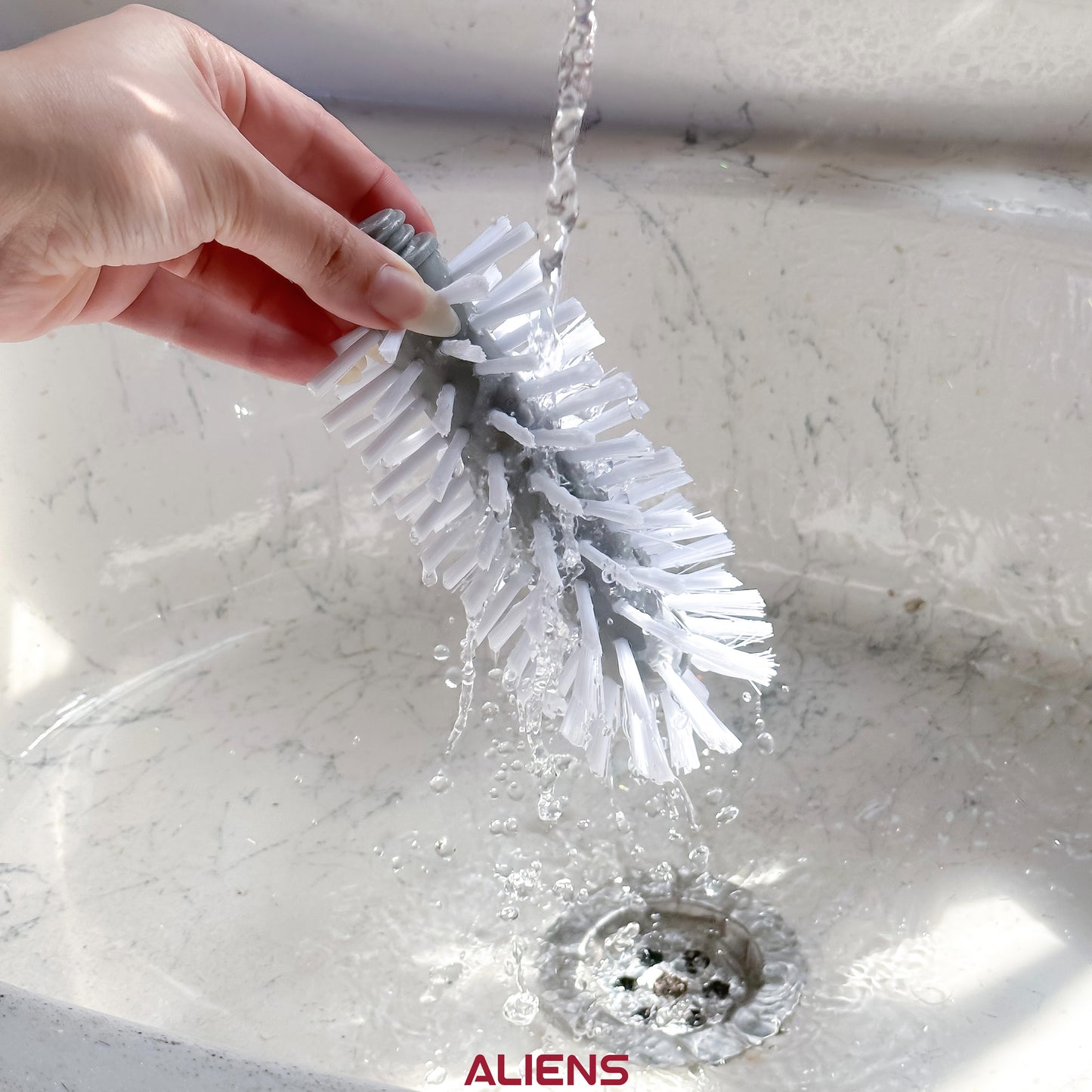 اداة تنظيف الاكواب