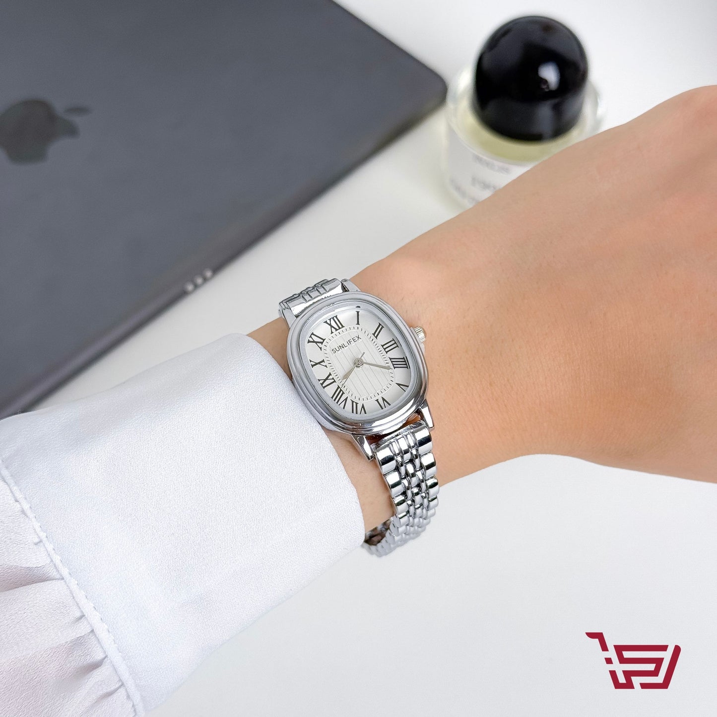 ساعة يد حديد