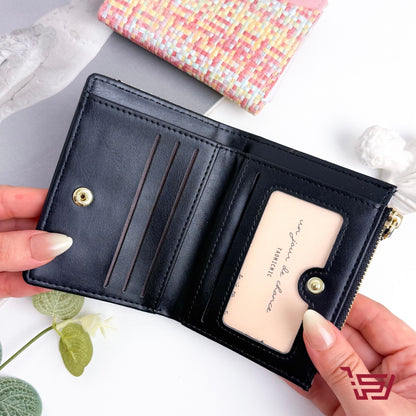 محفظة نقود صغيرة من الجلد والقش