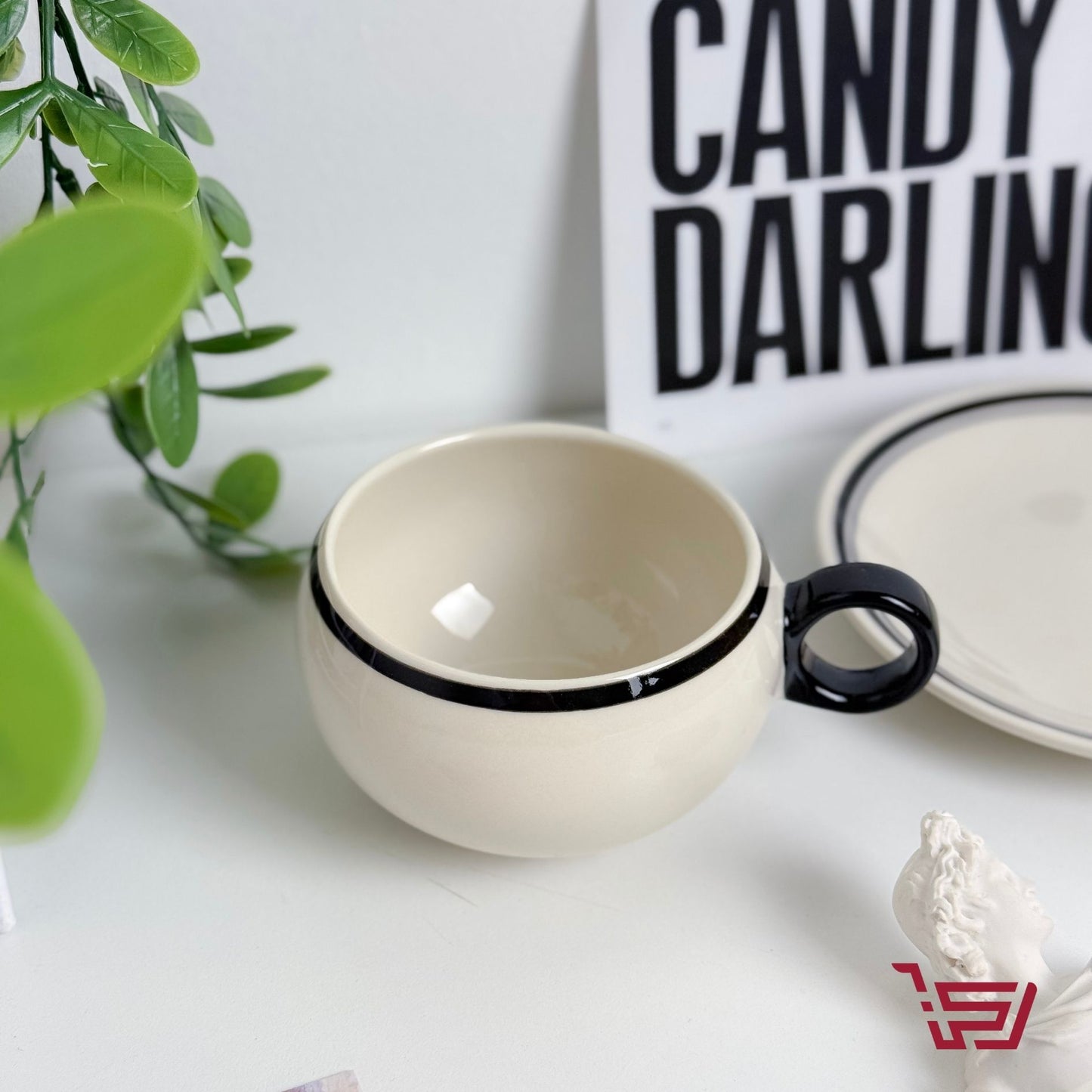 كوب سيراميك صغير مع صحن