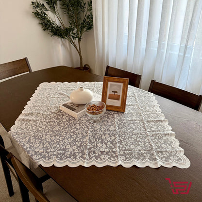 مفرش طاولة بنقشات الزهور