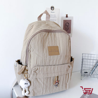 حقيبة ظهر مع مدالية