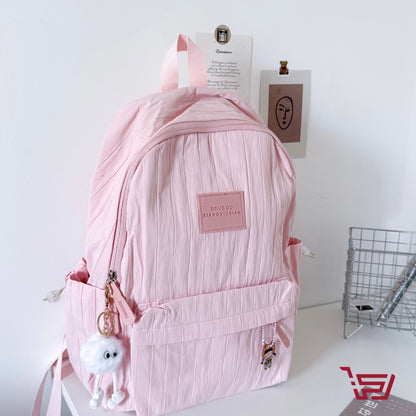 حقيبة ظهر مع مدالية