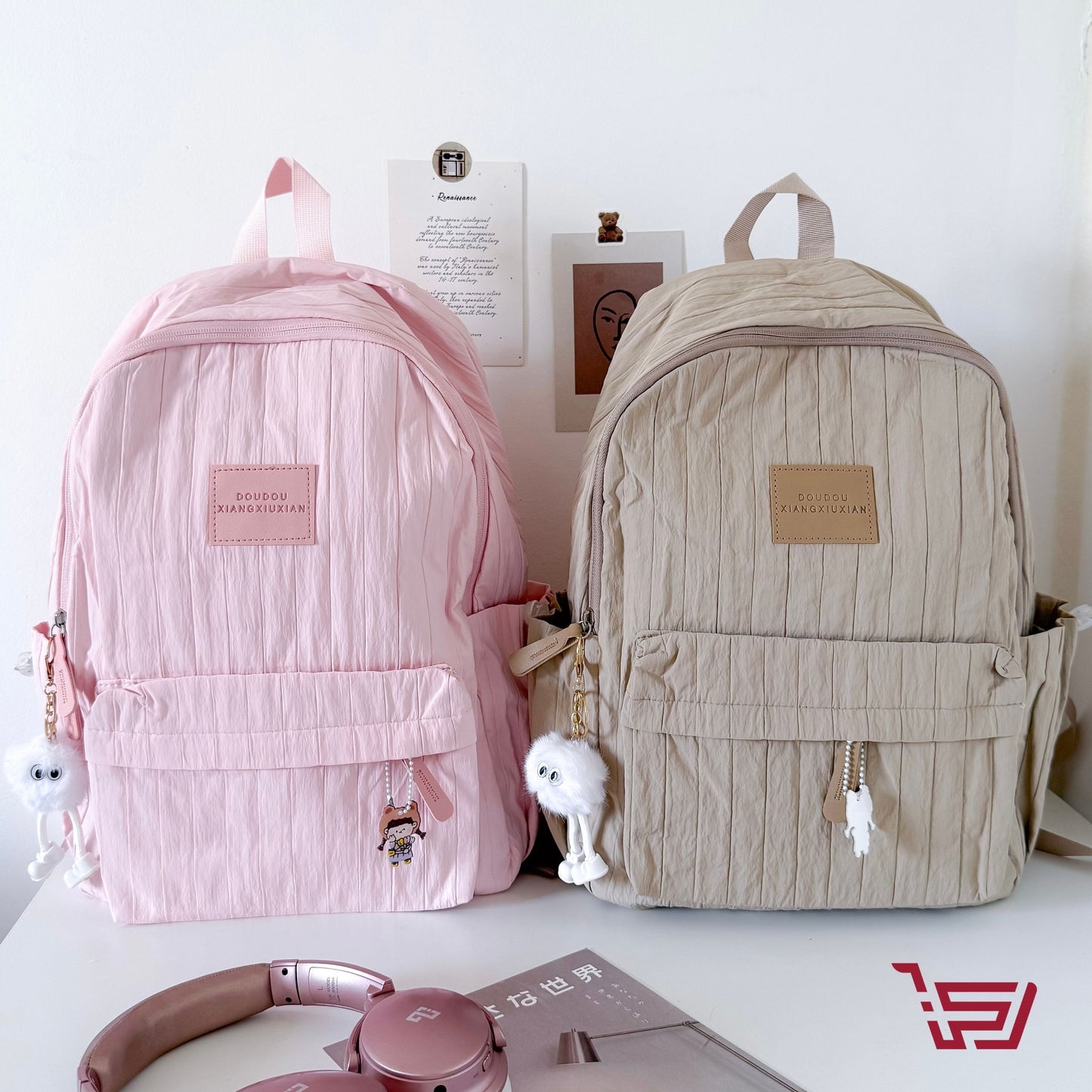 حقيبة ظهر مع مدالية