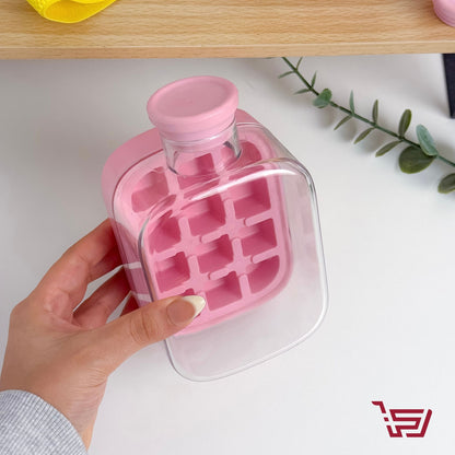 قالب ثلج مغلق مع قصبة بلاستك