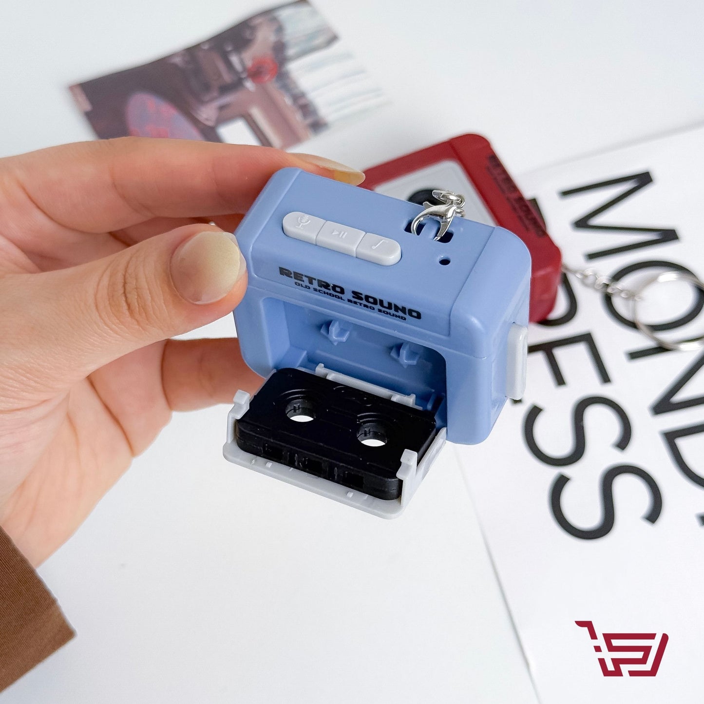 مدالية ومسجل صوت صغير محمول