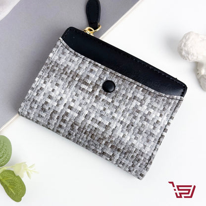 محفظة نقود صغيرة من الجلد والقش