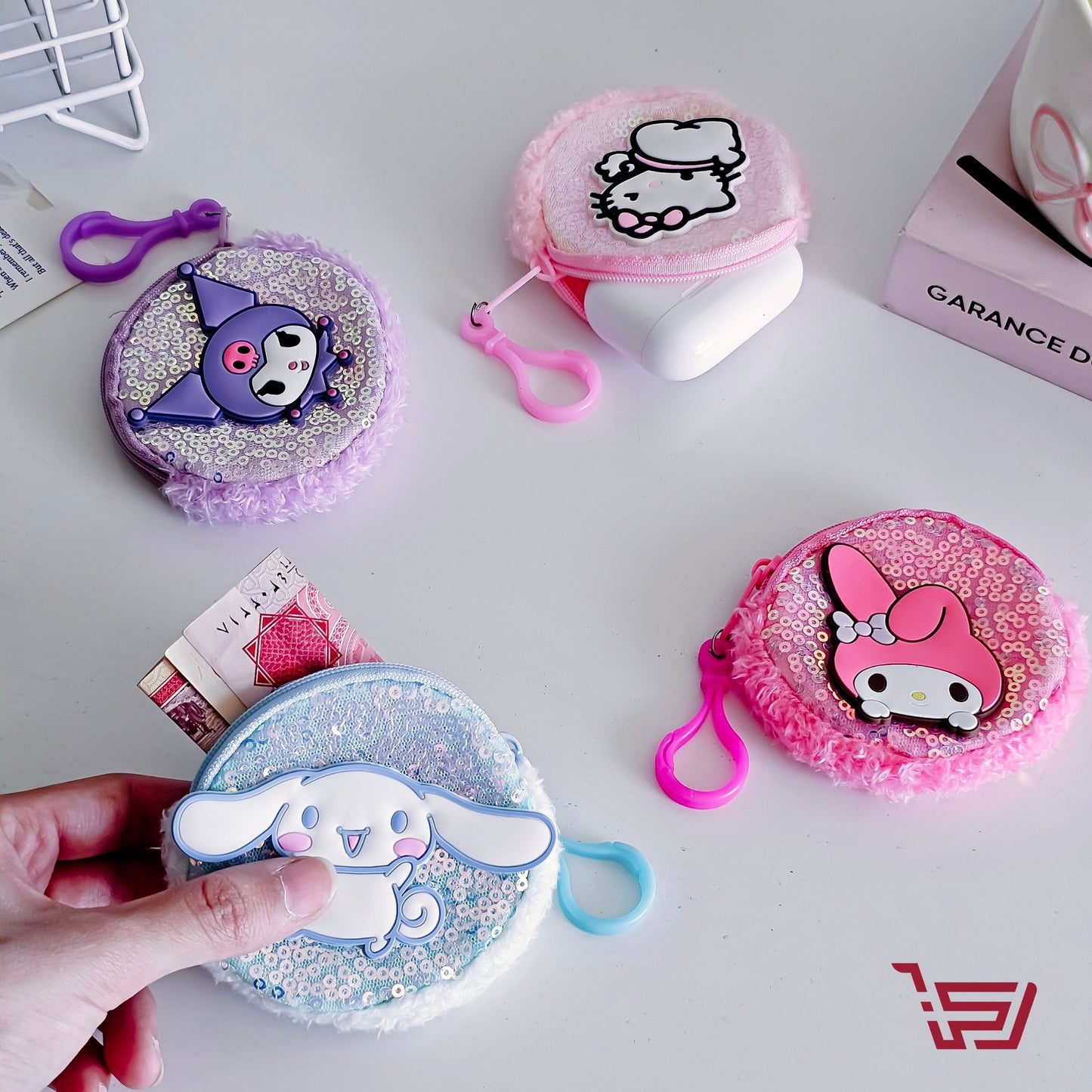 مدالية ومحفظة صغيرة بشخصيات سانريو