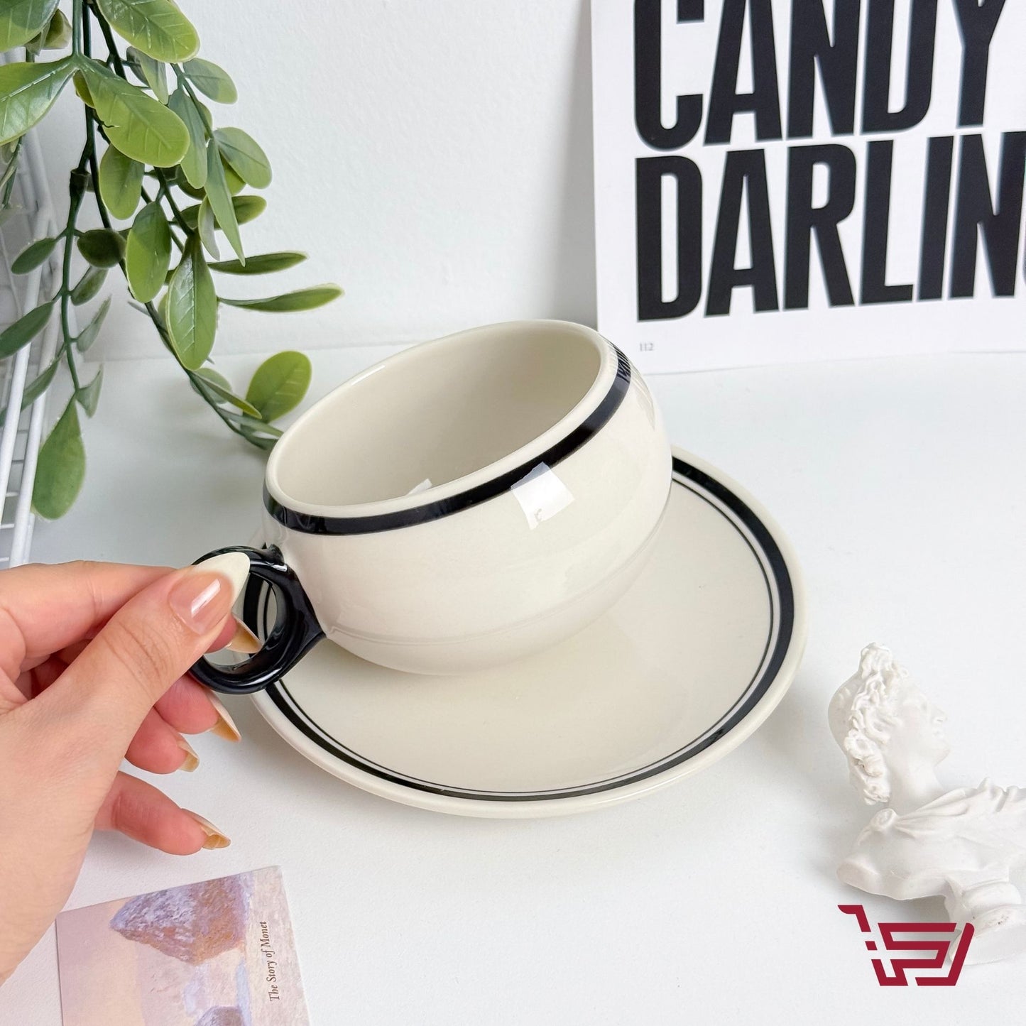 كوب سيراميك صغير مع صحن