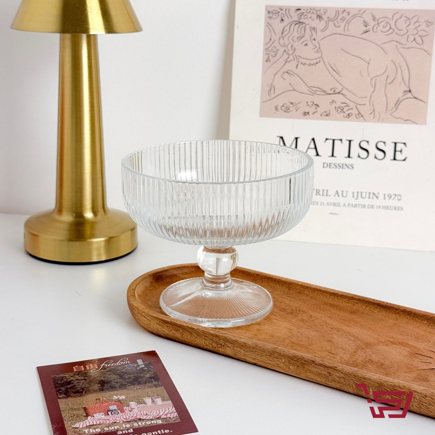 كاسة زجاج بسعة كبيرة