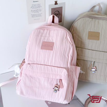 حقيبة ظهر مع مدالية