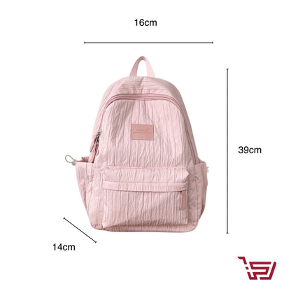 حقيبة ظهر مع مدالية