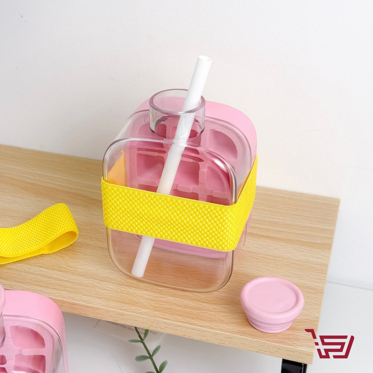 قالب ثلج مغلق مع قصبة بلاستك