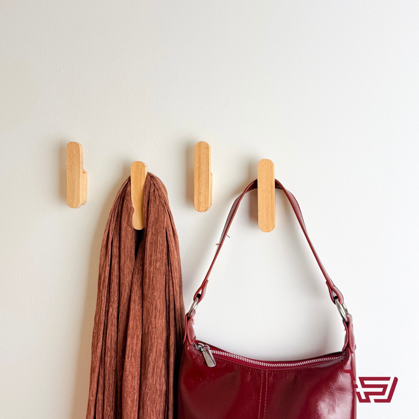 تعليقة ملابس خشب