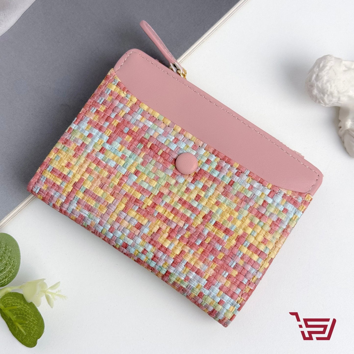 محفظة نقود صغيرة من الجلد والقش