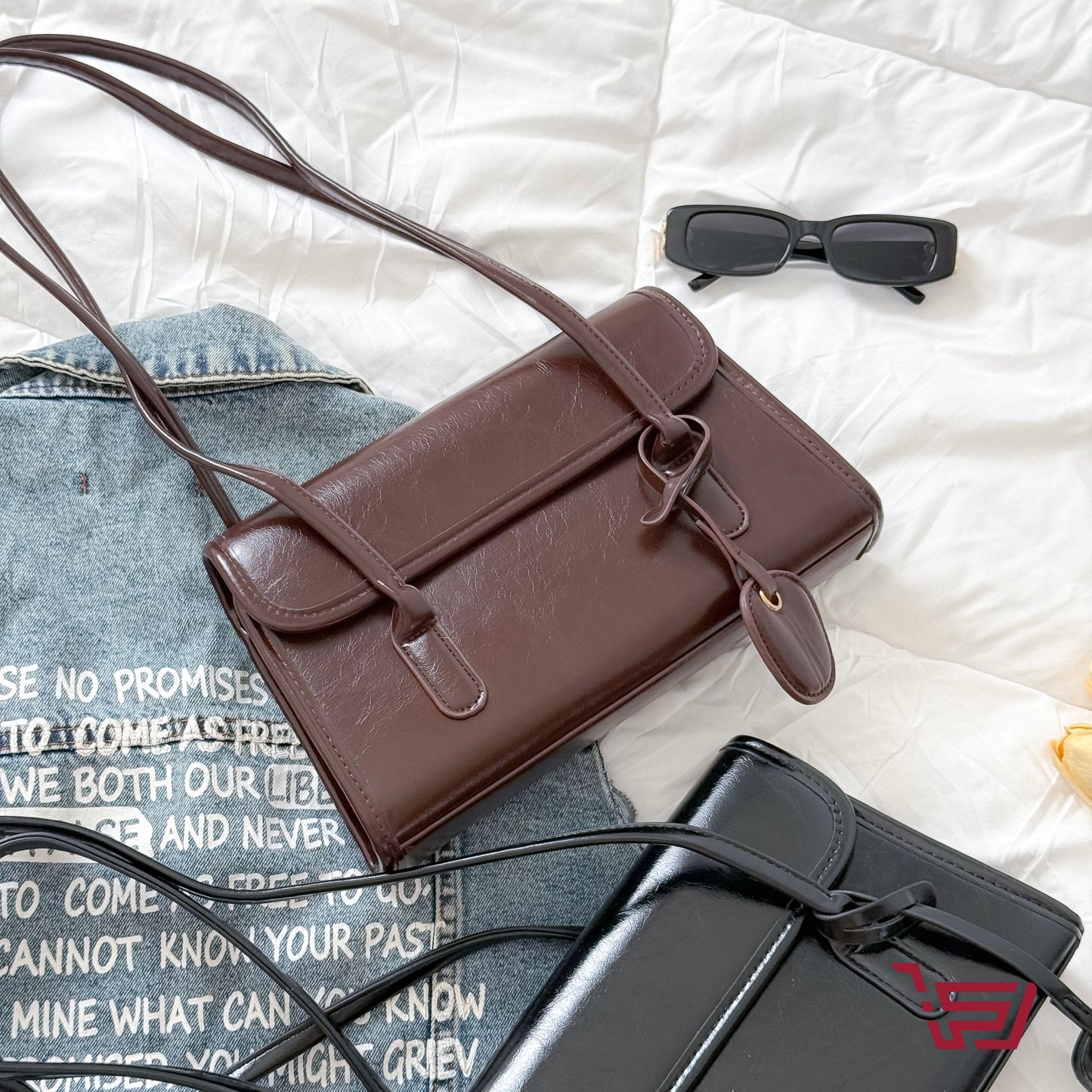 حقيبة كتف جلد