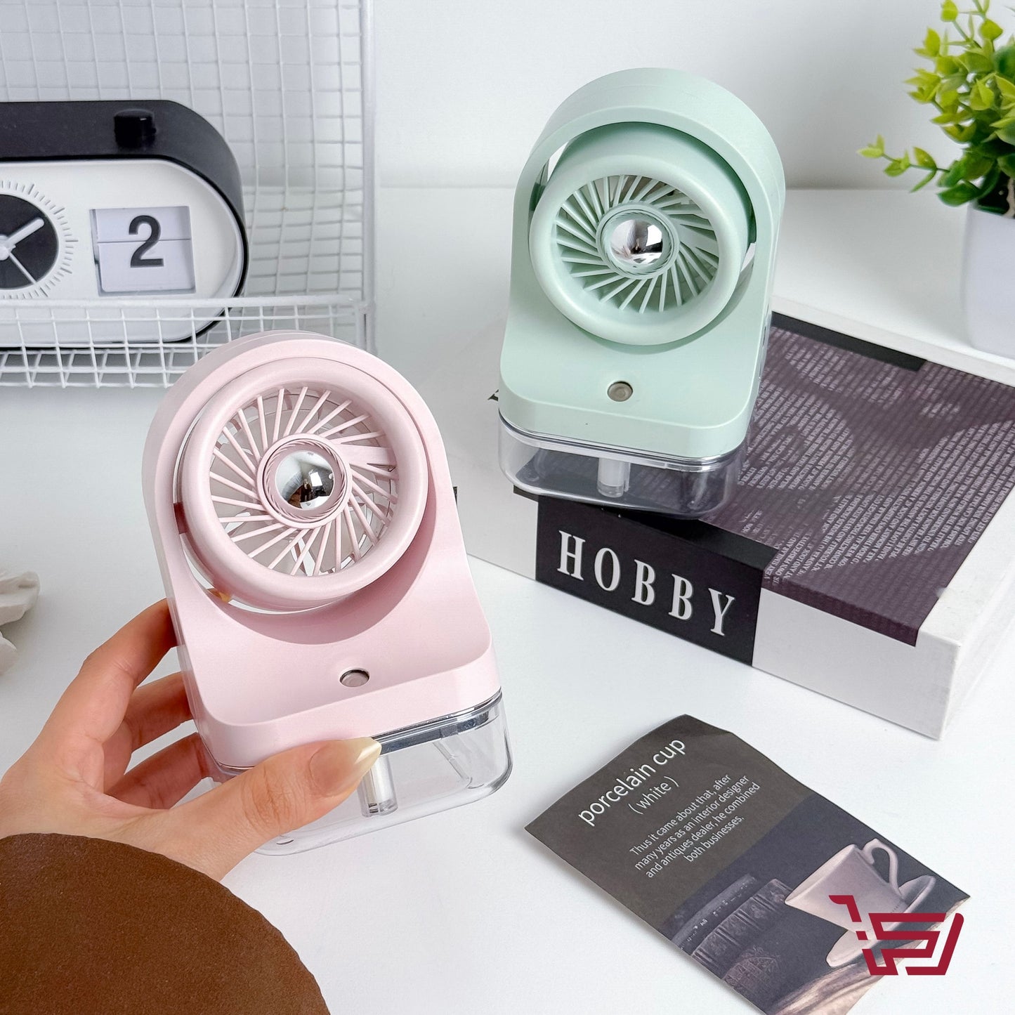 مروحة صغيرة مكتبية مع خزان مياه