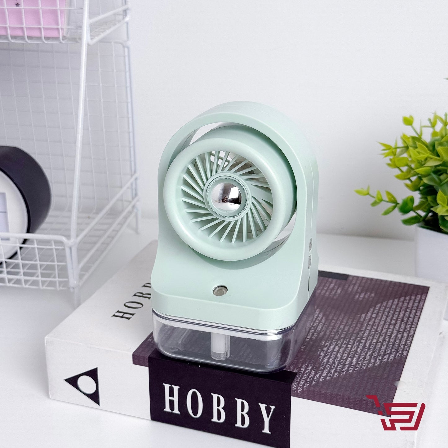 مروحة صغيرة مكتبية مع خزان مياه