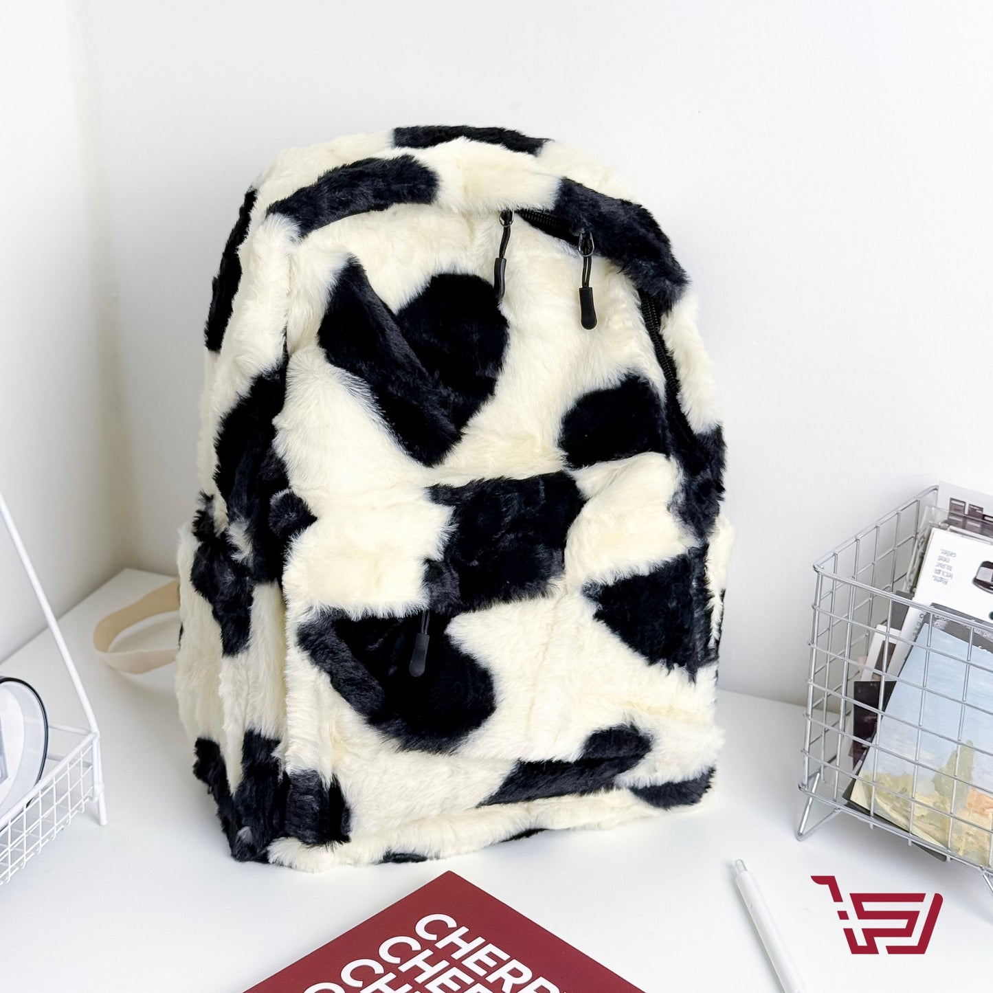 حقيبة ظهر فرو منقطة