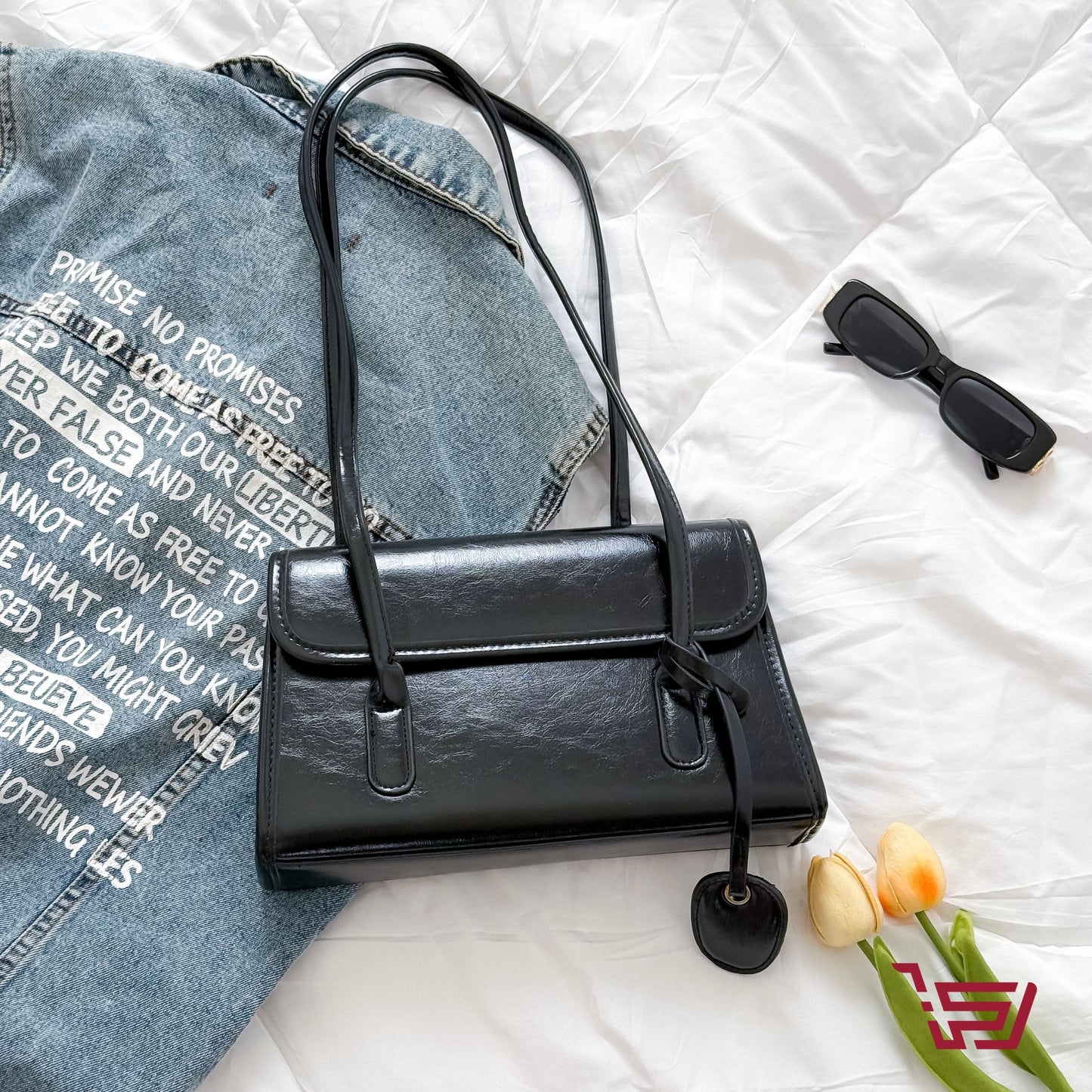 حقيبة كتف جلد