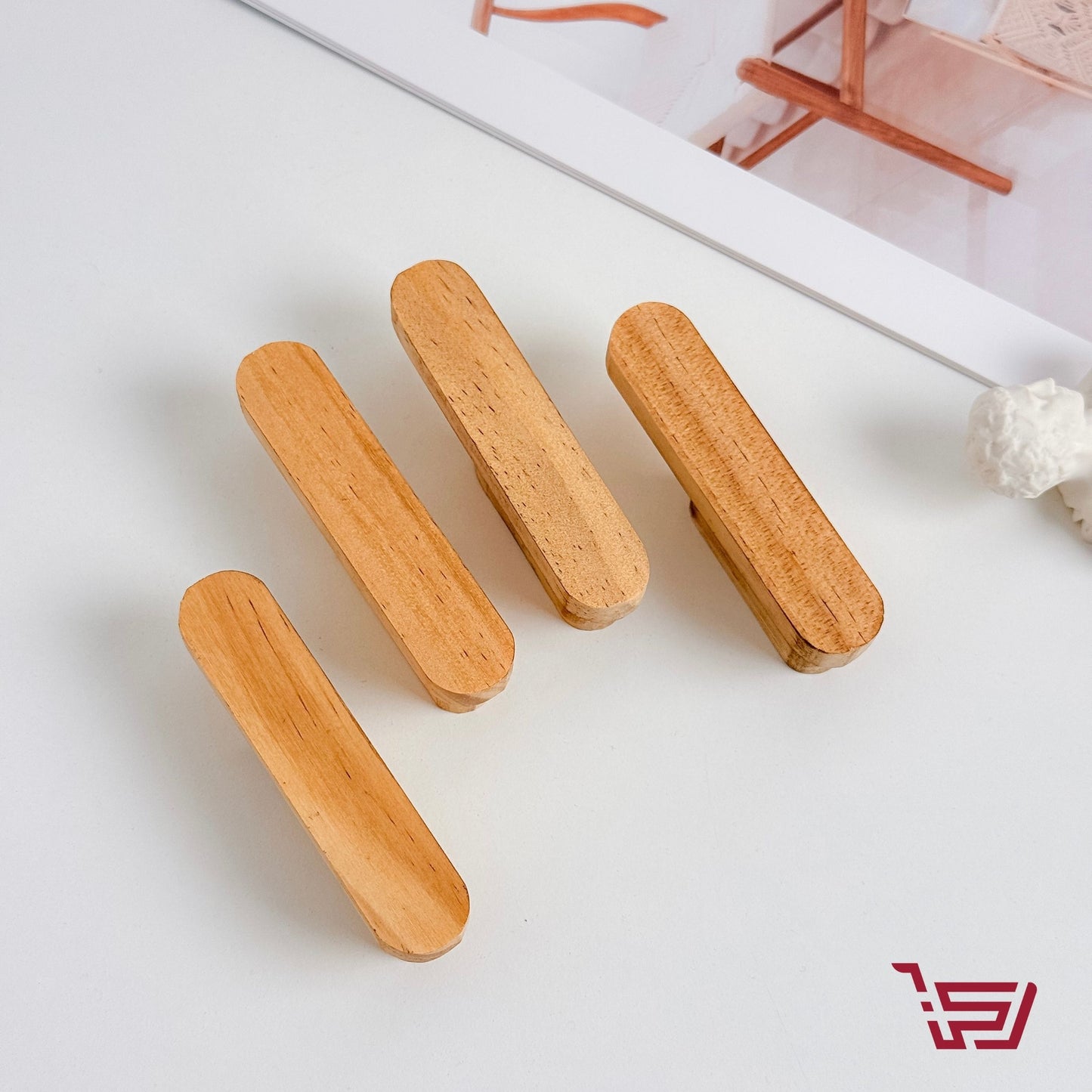 تعليقة ملابس خشب