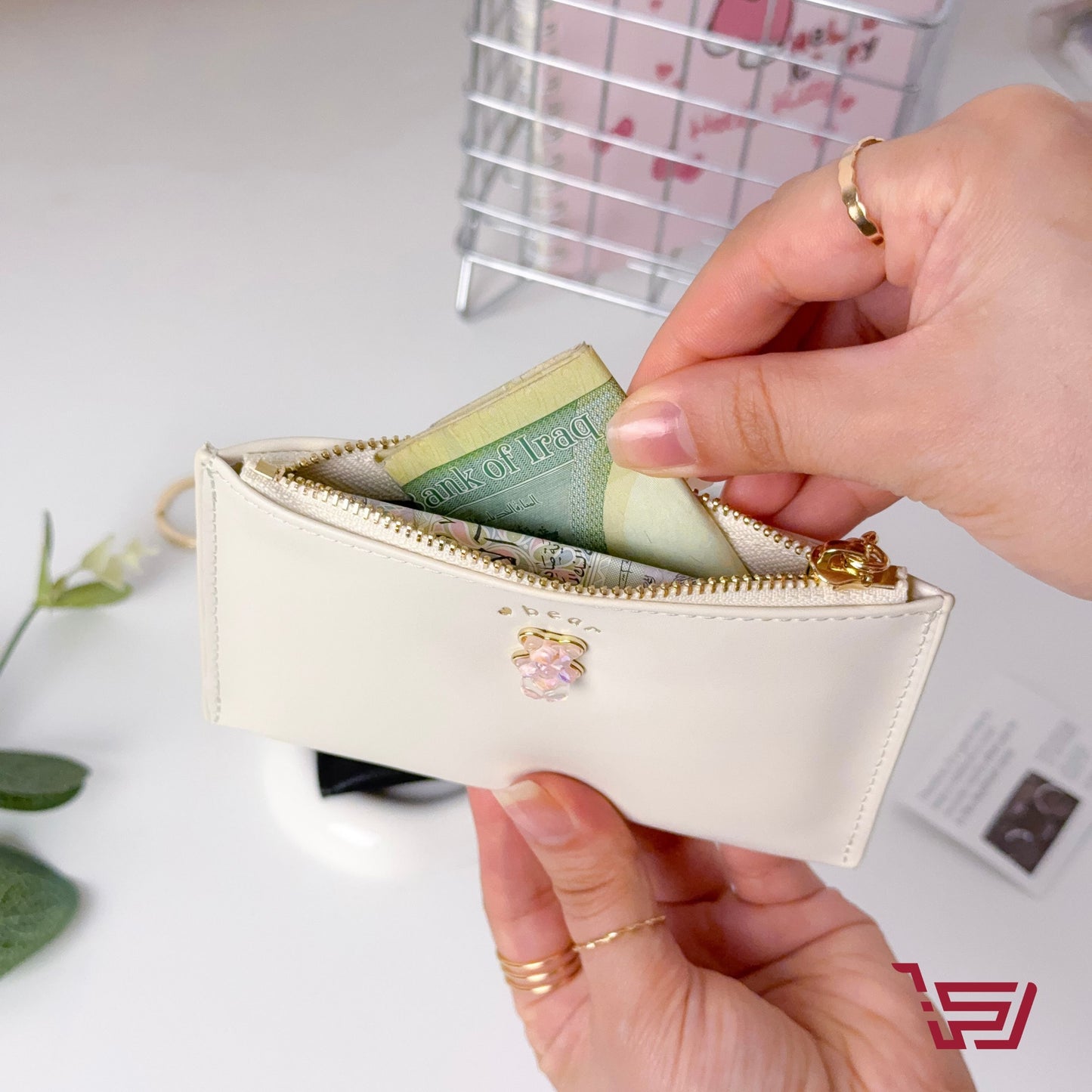 محفظة نقود وبطاقات