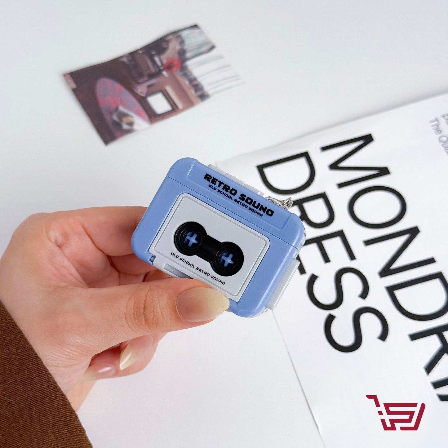 مدالية ومسجل صوت صغير محمول