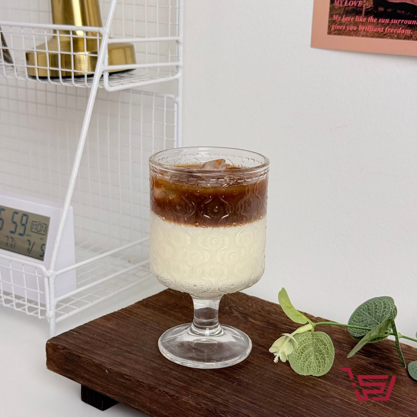 كأس زجاج بسعة كبيرة مزخرف