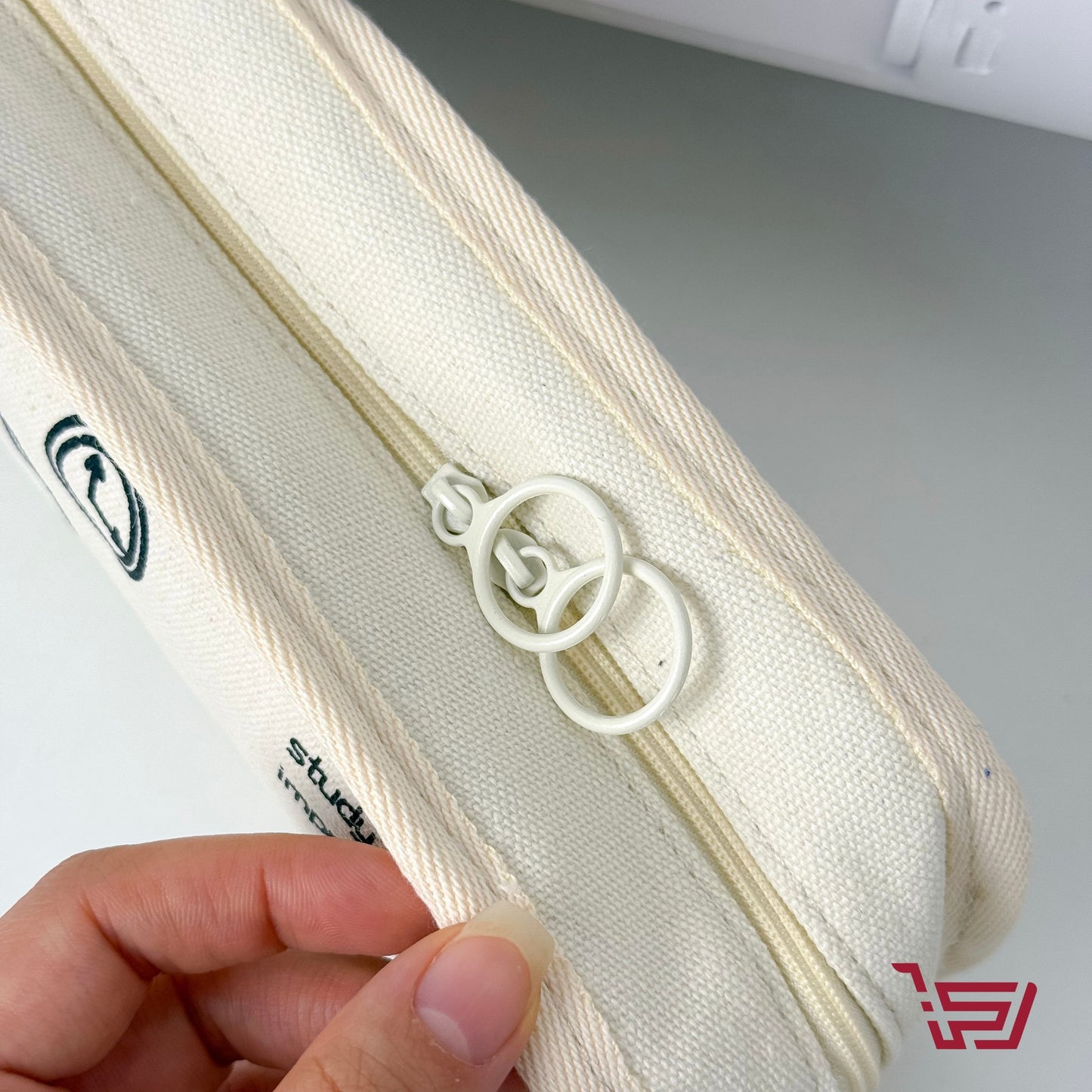 محفظة اقلام