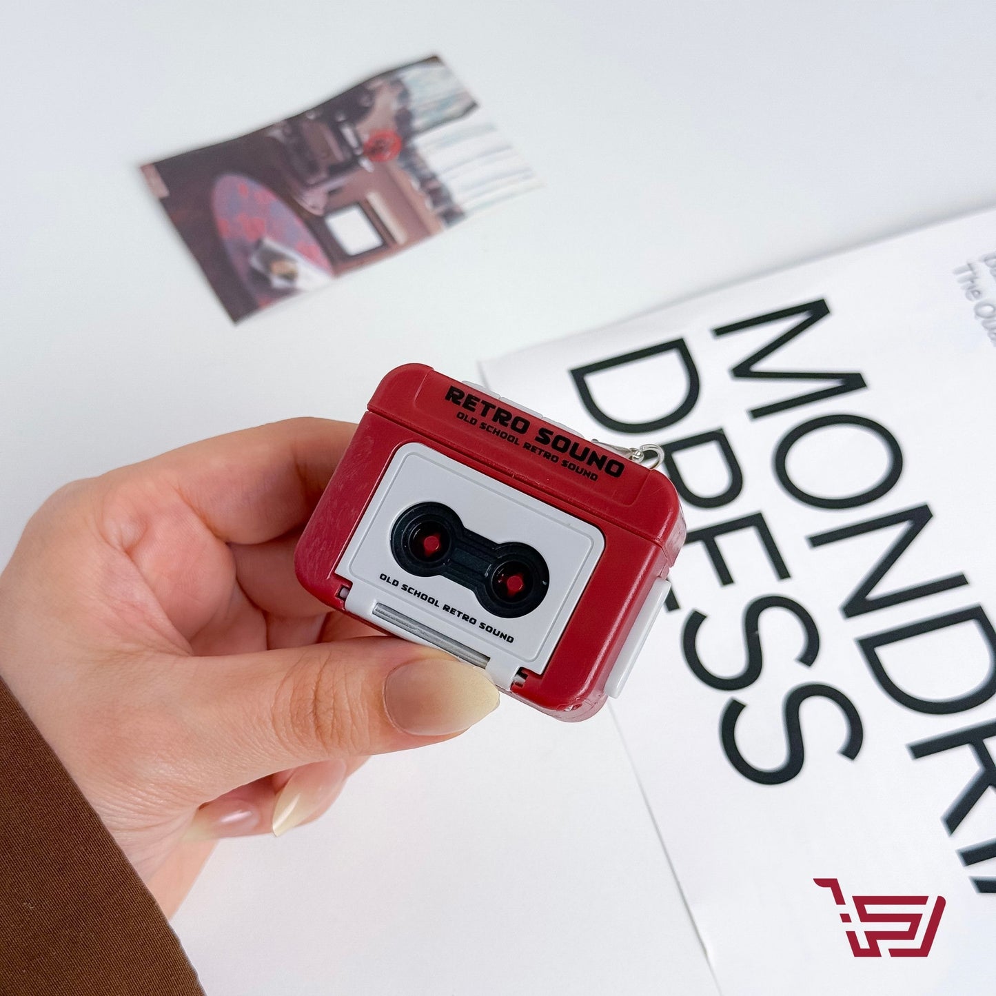 مدالية ومسجل صوت صغير محمول