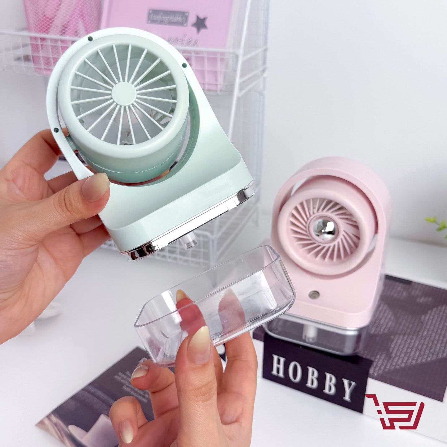 مروحة صغيرة مكتبية مع خزان مياه