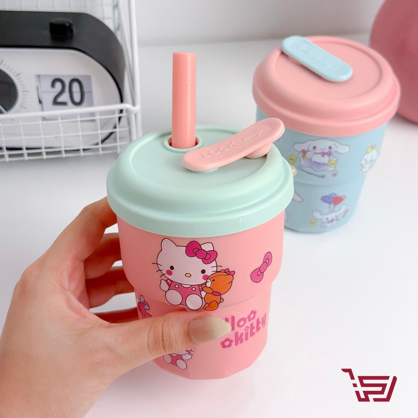 كوب اطفال بلاستك مع قصبة