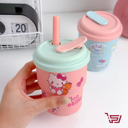 كوب اطفال بلاستك مع قصبة