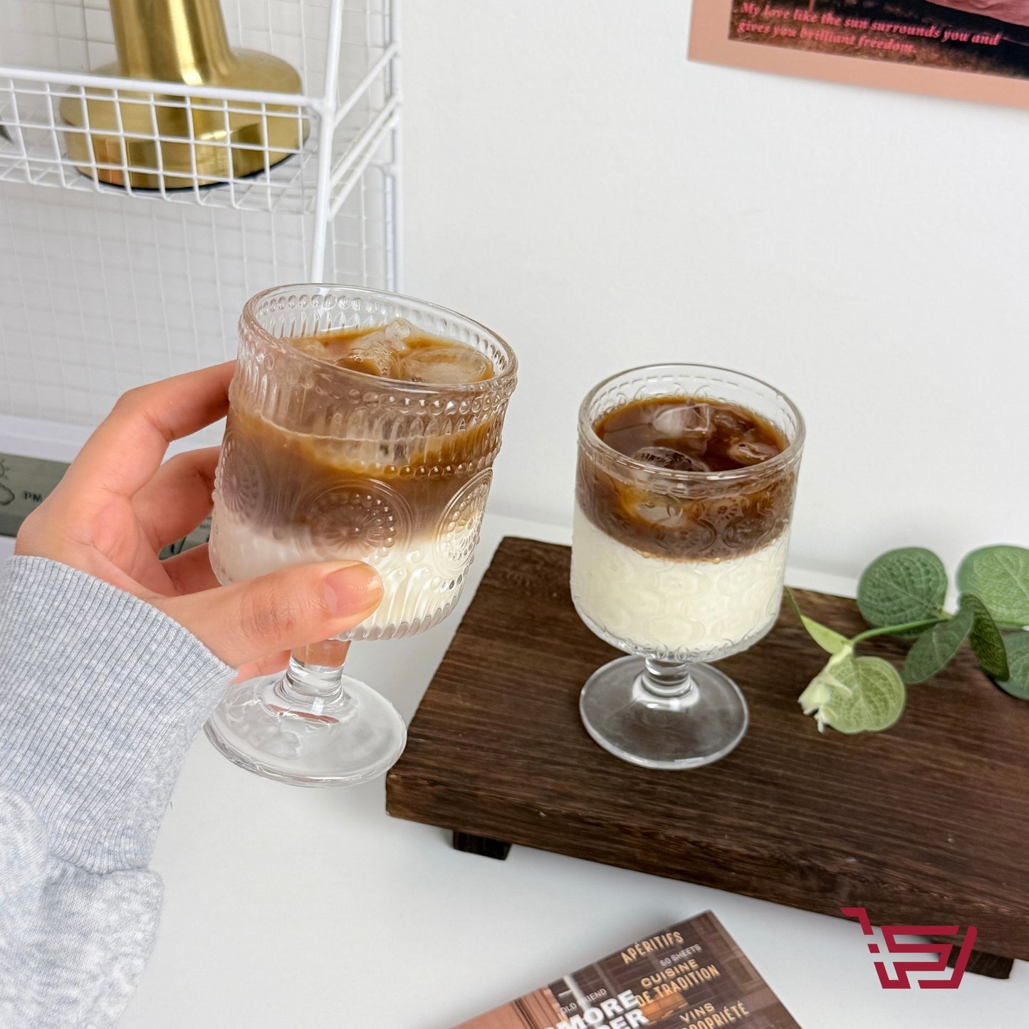 كأس زجاج بسعة كبيرة مزخرف