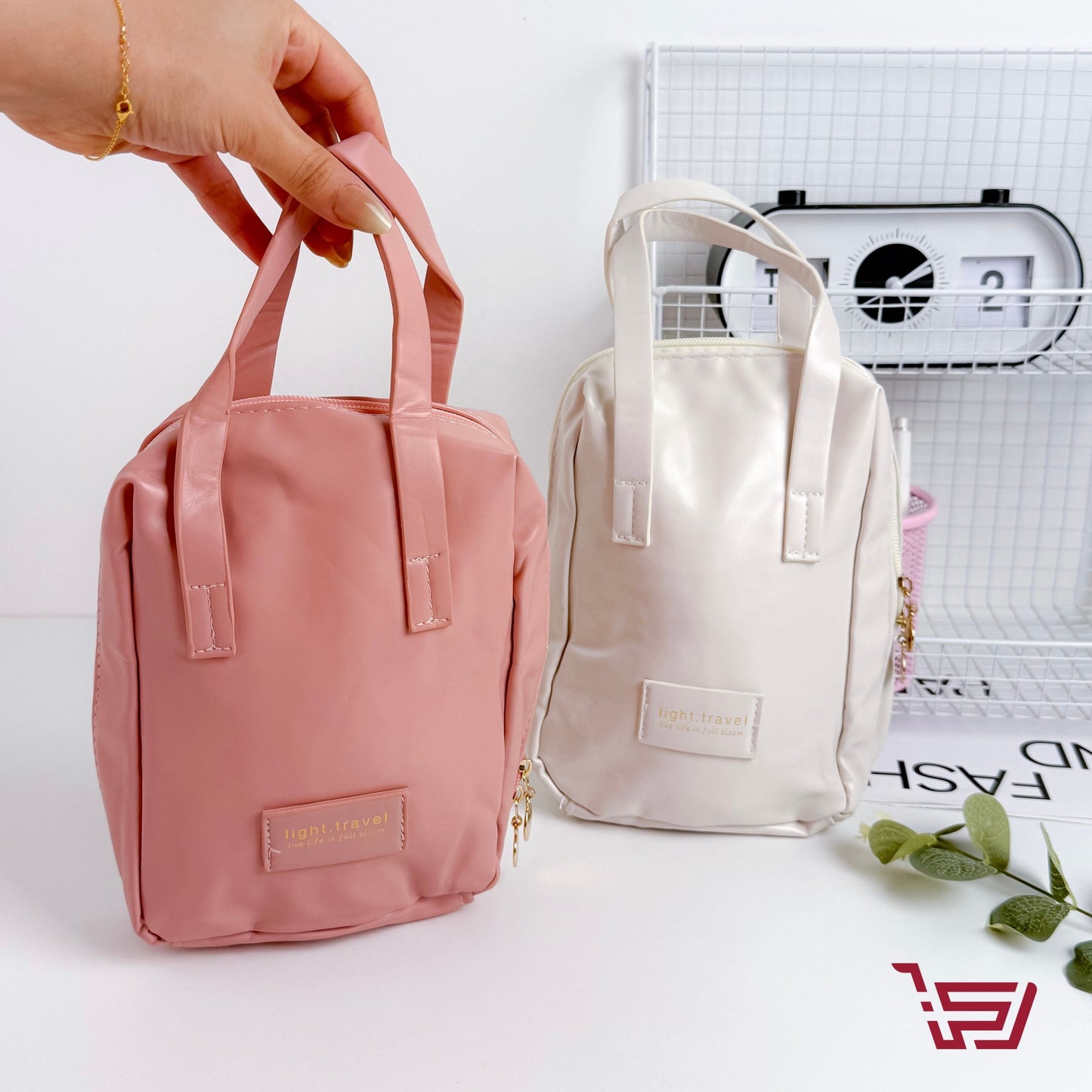 حقيبة كوزمتك جلد بتقسيمات عديدة