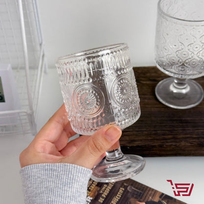 كأس زجاج بسعة كبيرة مزخرف