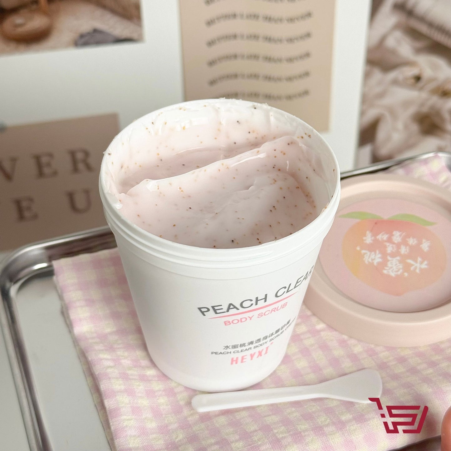 مقشر جسم برائحة  الخوخ