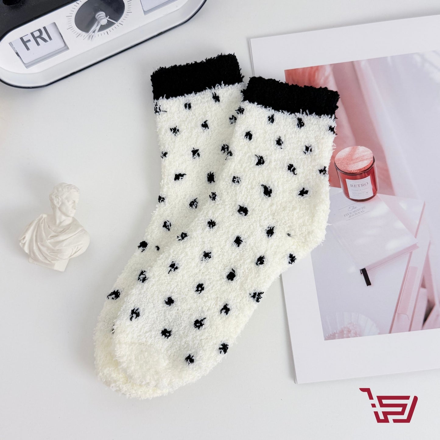 جواريب ناعمة منقطة