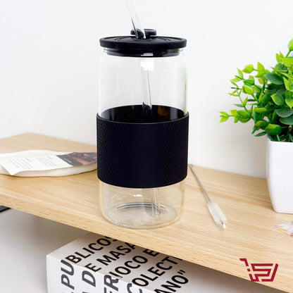 كوب زجاجي مع قصبة و غطاء