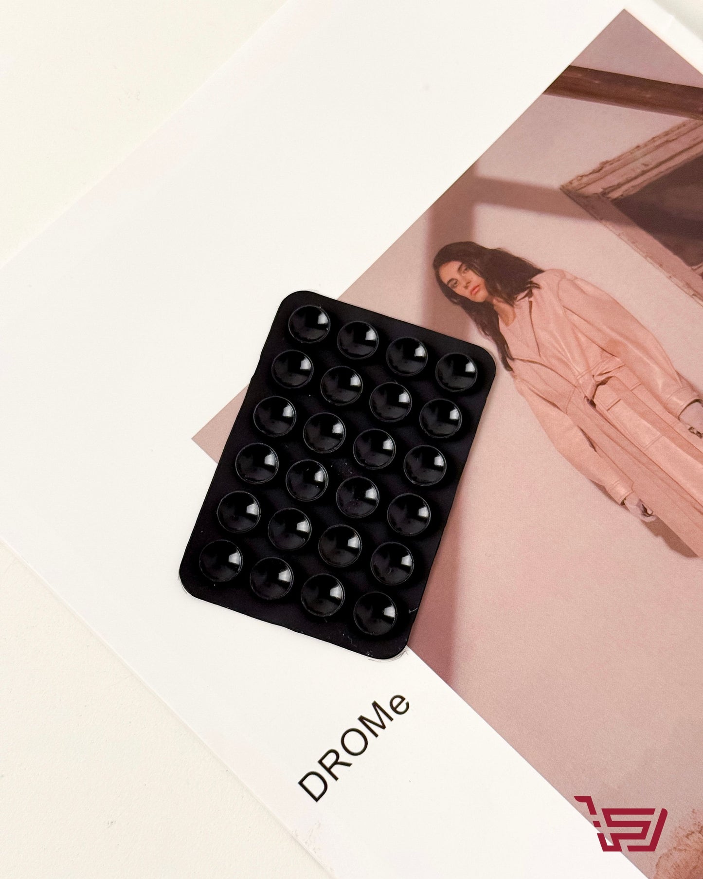 مسكة موبايل لاصق