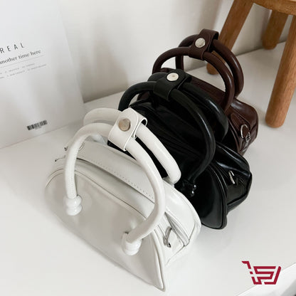 حقيبة يد جلد صغيرة