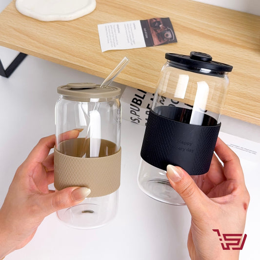 كوب زجاجي مع قصبة و غطاء