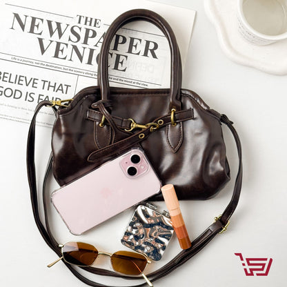 حقيبة يد جلد صغيرة