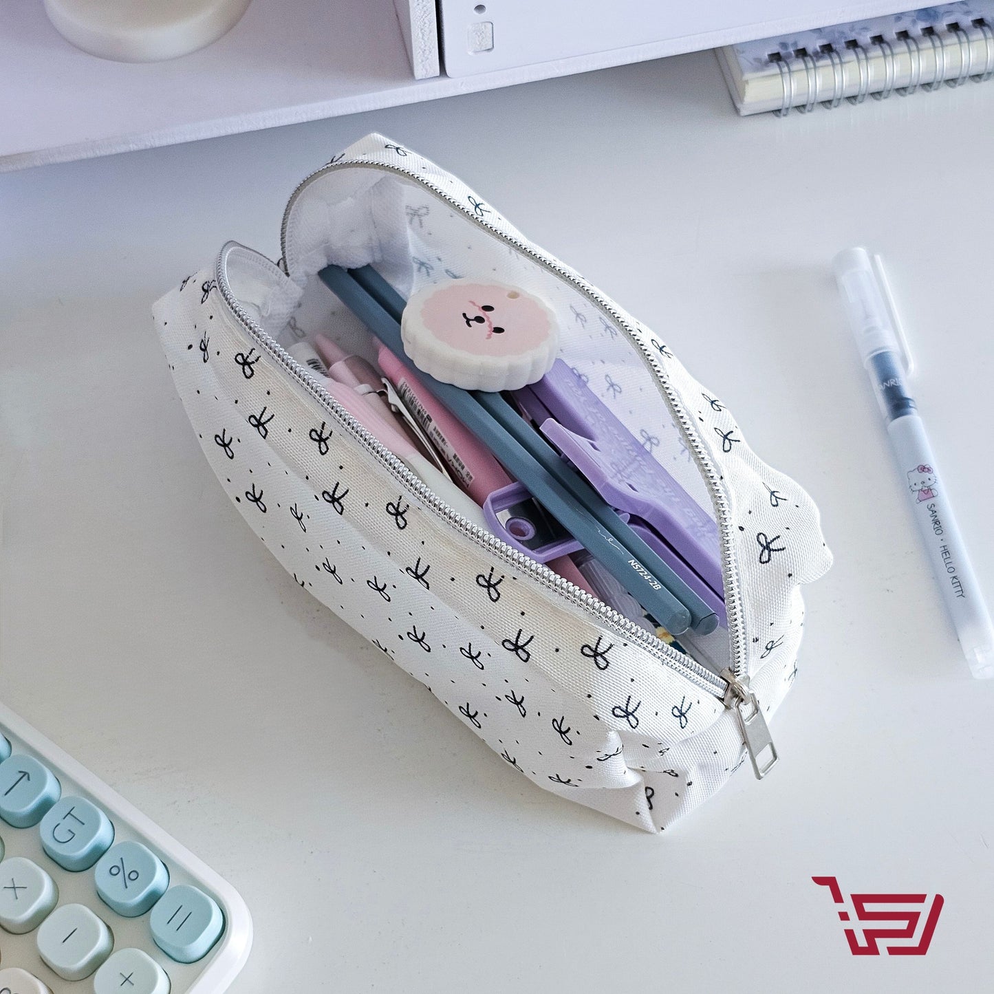 محفظة اقلام بطبعات الفيونكة